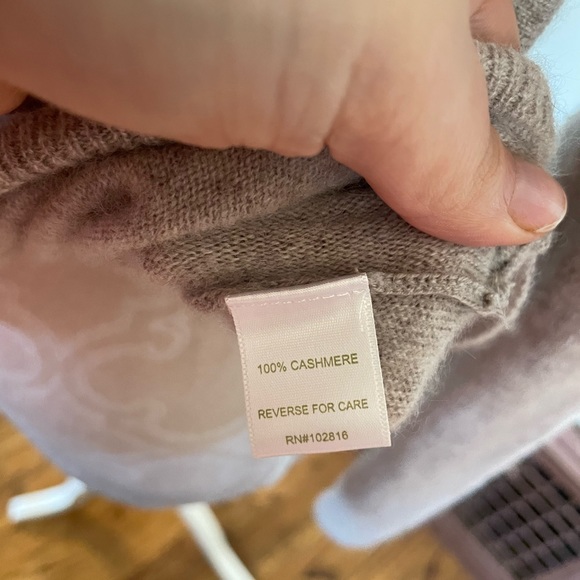 Garnet Hill Cashmere Oatmeal Hi-Lo Rounded Hem Sweater M fits Like Small - Picture 4 of 5